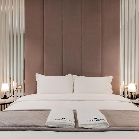 Troci Hotel Kamez Екстериор снимка
