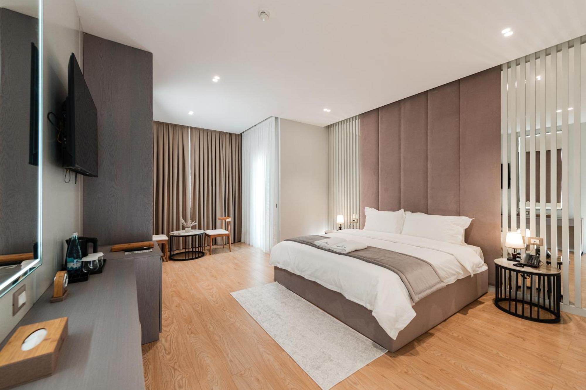 Troci Hotel Kamez Екстериор снимка