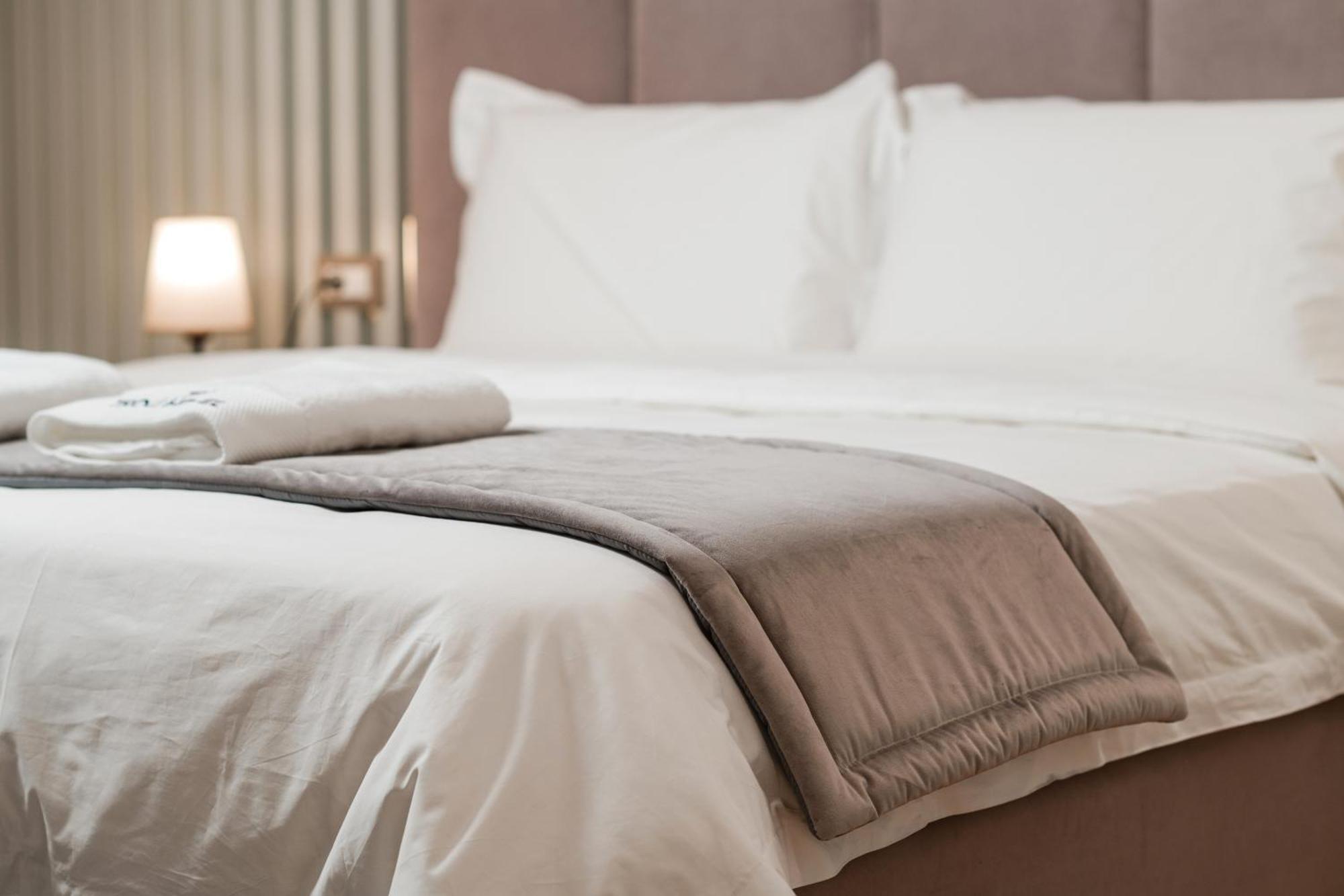 Troci Hotel Kamez Екстериор снимка