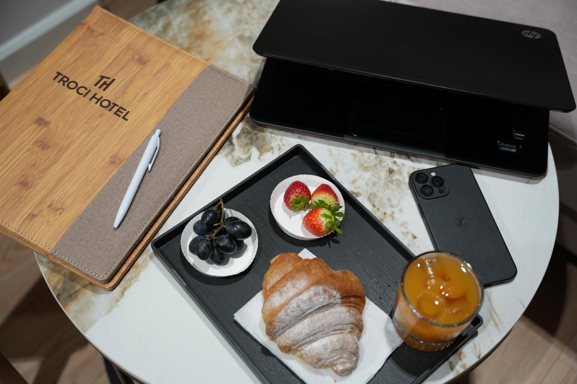 Troci Hotel Kamez Екстериор снимка
