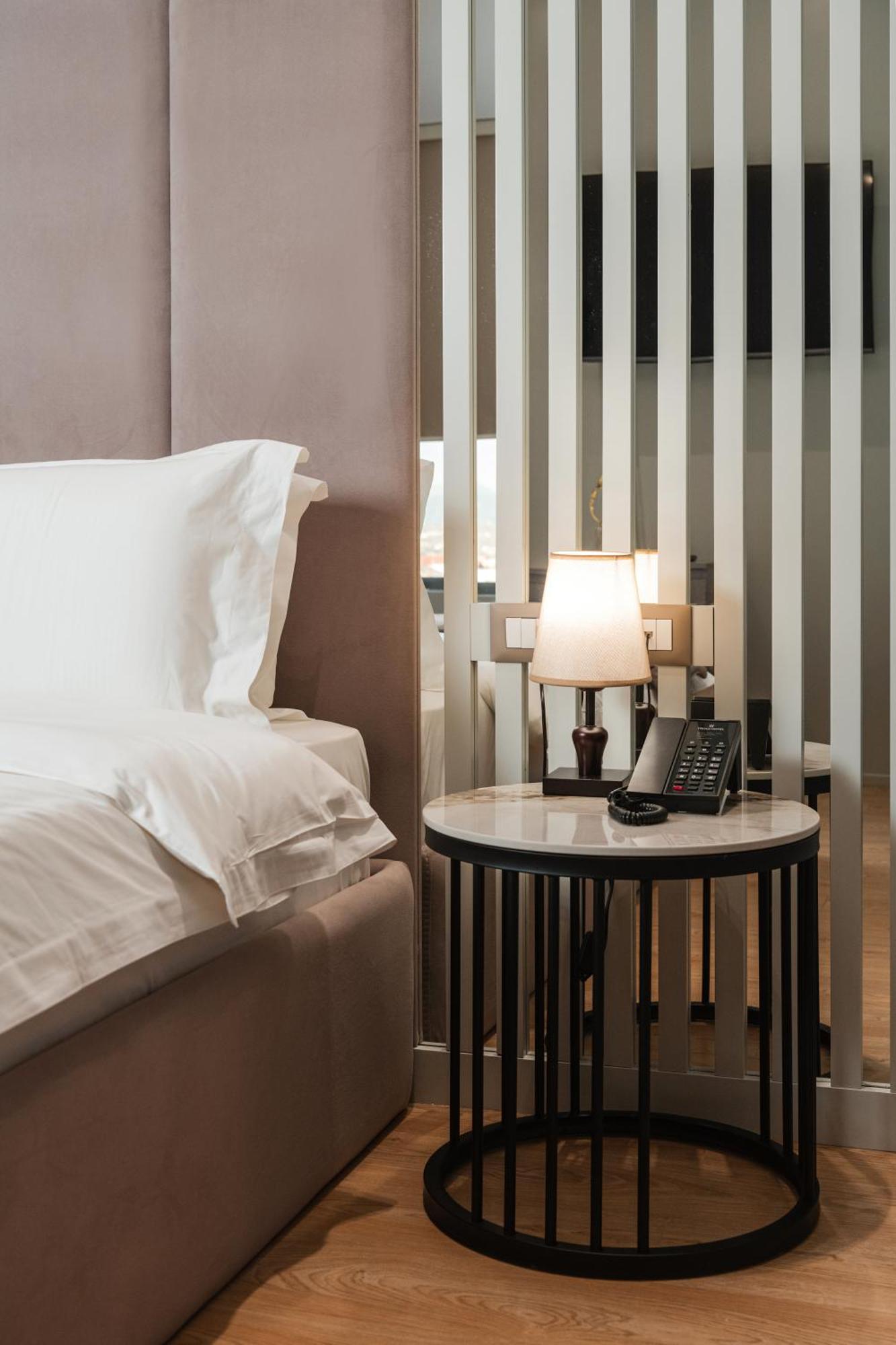 Troci Hotel Kamez Екстериор снимка