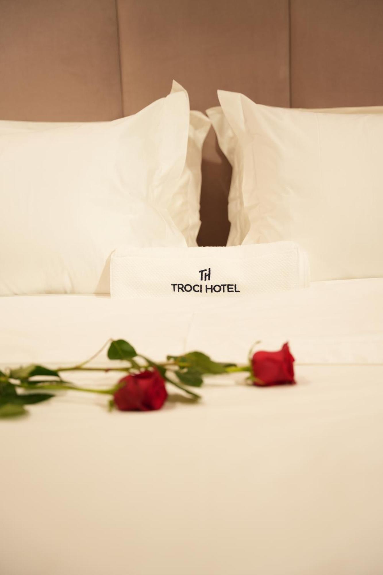 Troci Hotel Kamez Екстериор снимка