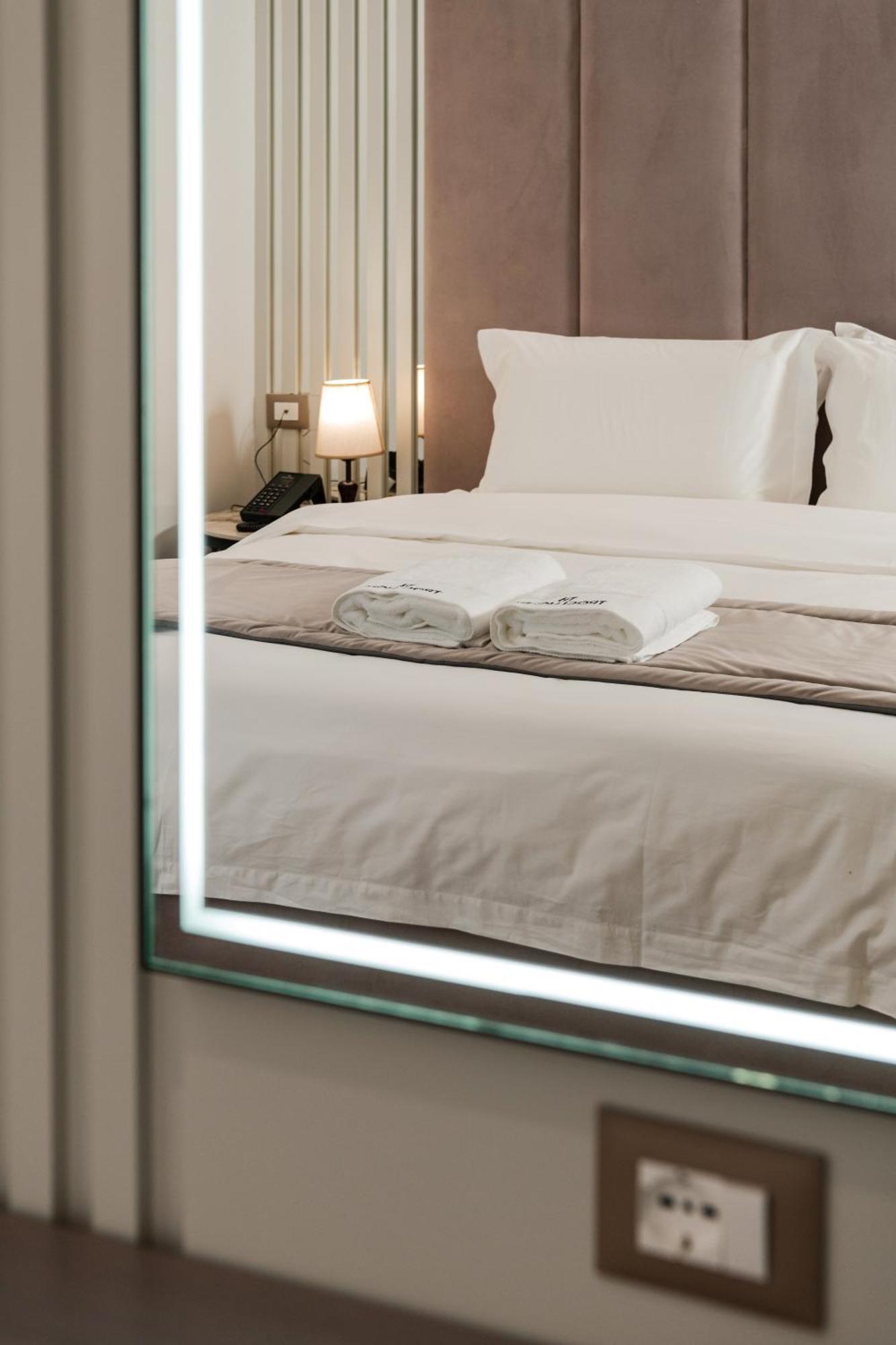 Troci Hotel Kamez Екстериор снимка