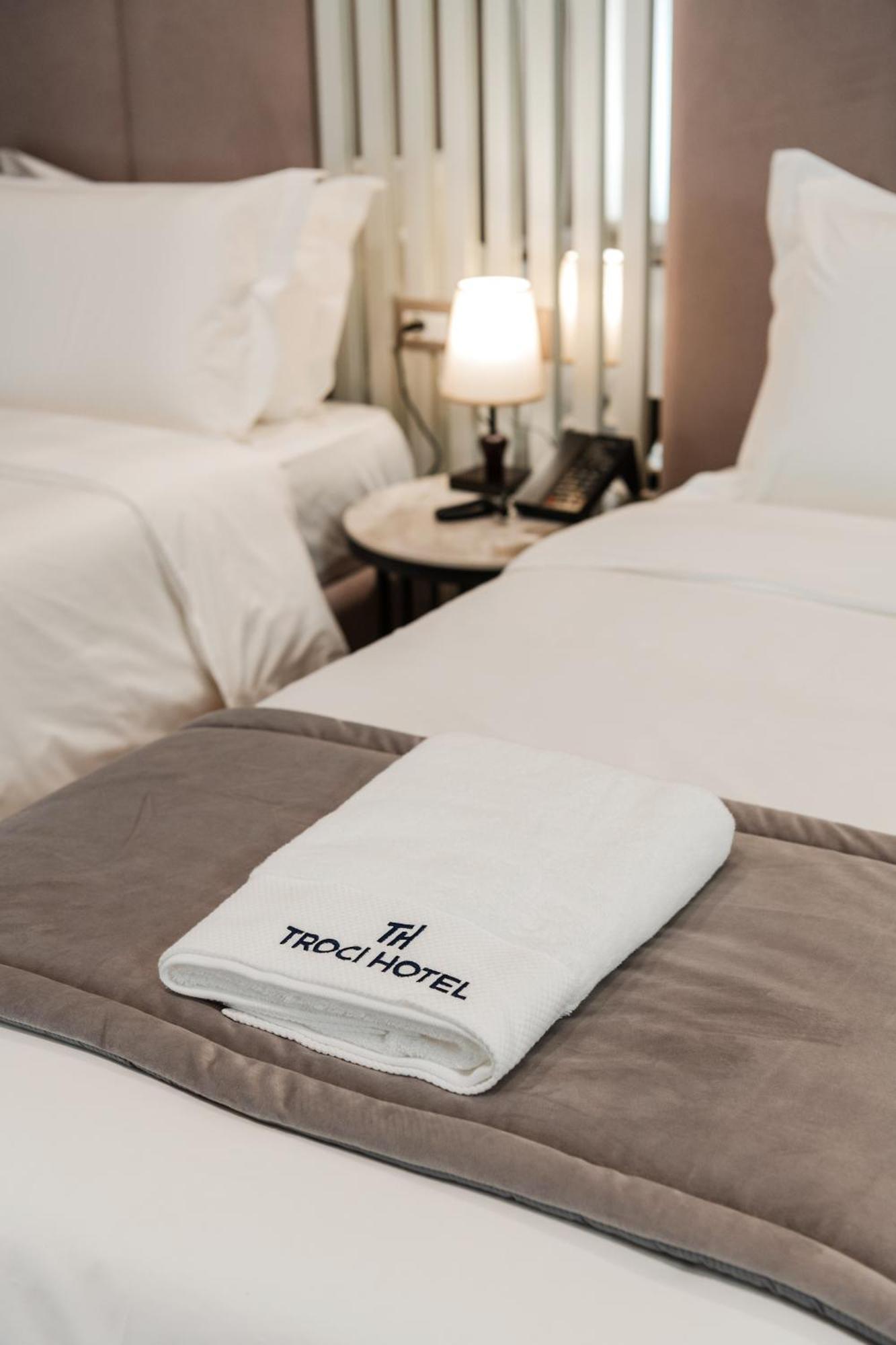 Troci Hotel Kamez Екстериор снимка