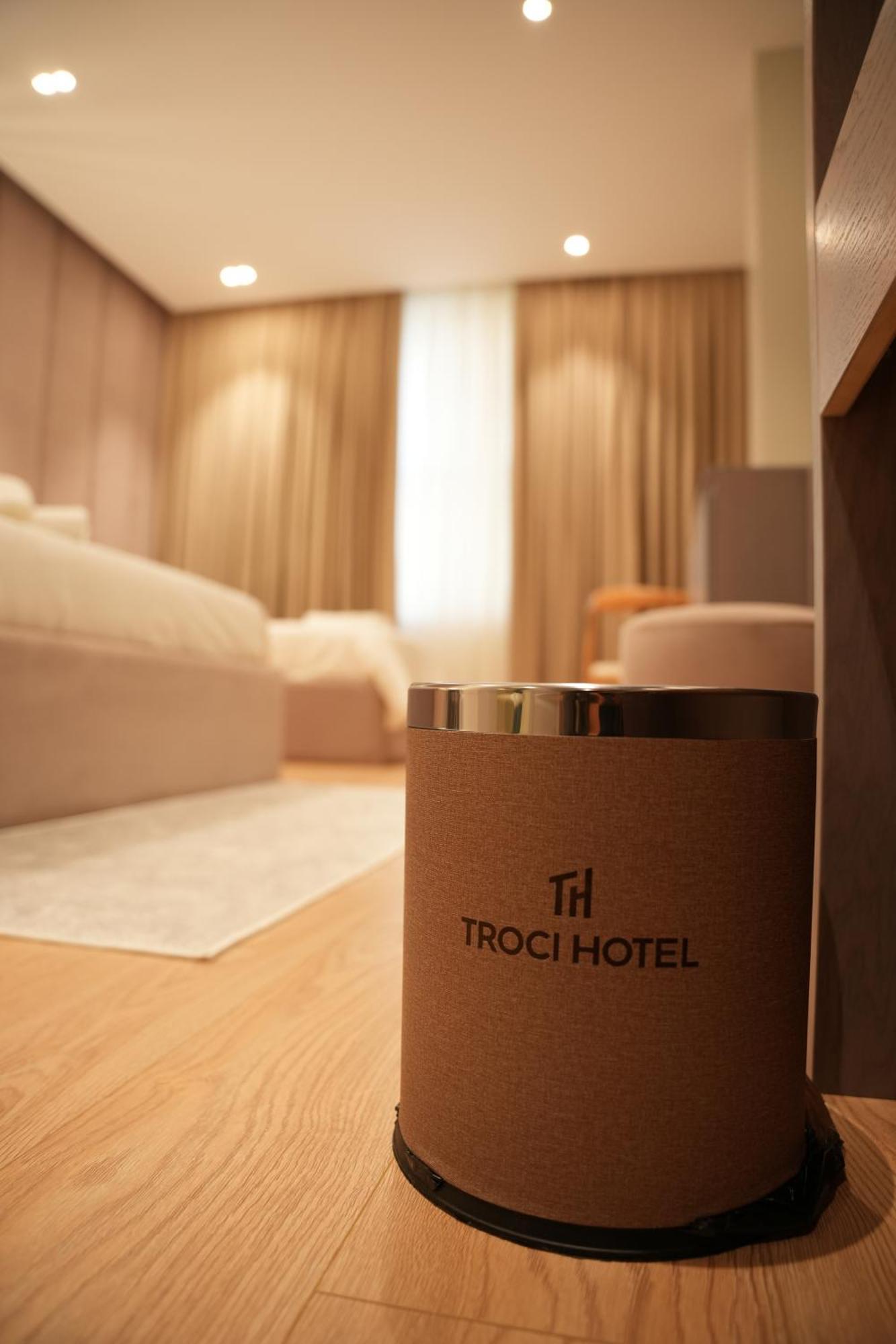 Troci Hotel Kamez Екстериор снимка