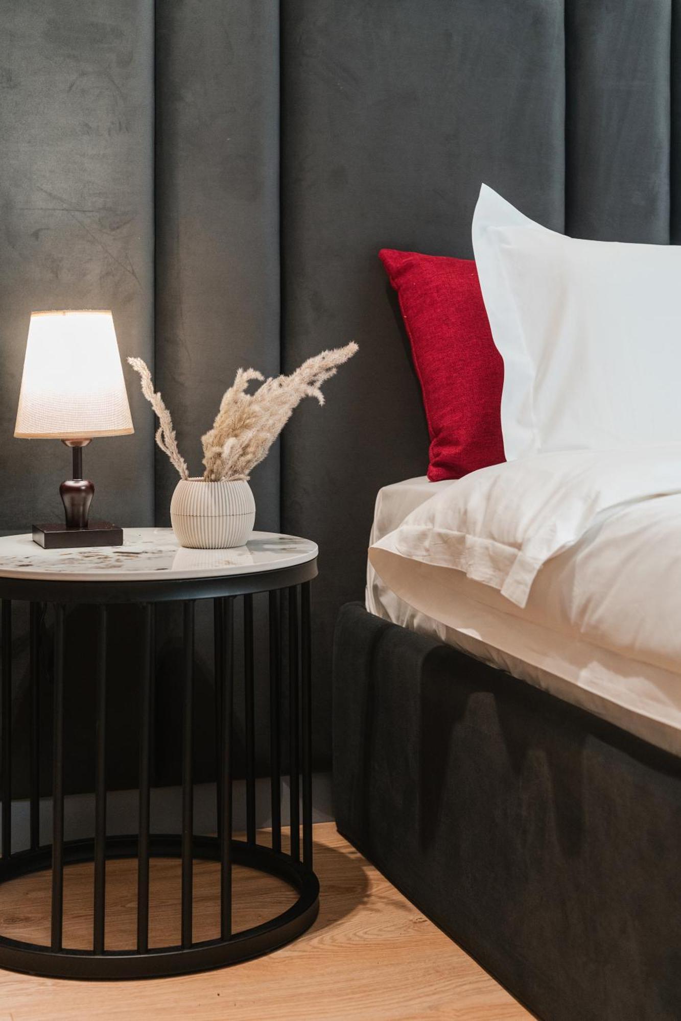 Troci Hotel Kamez Екстериор снимка