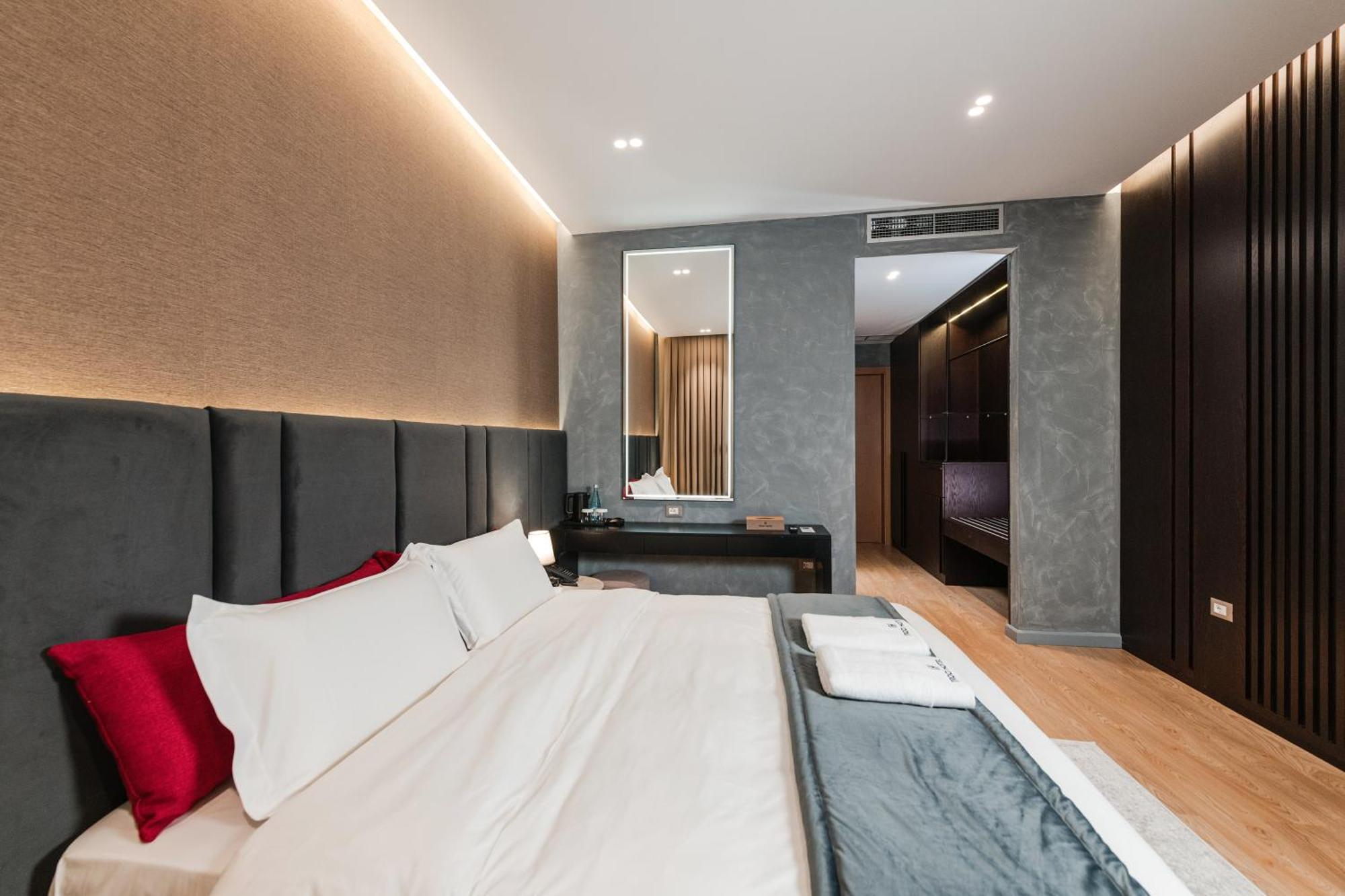 Troci Hotel Kamez Екстериор снимка