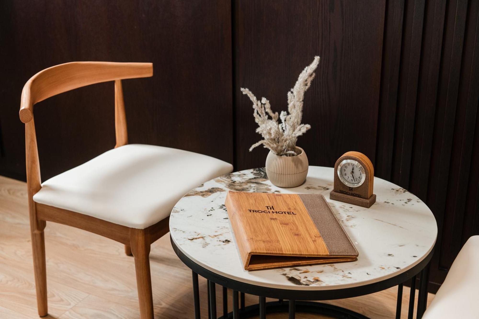 Troci Hotel Kamez Екстериор снимка