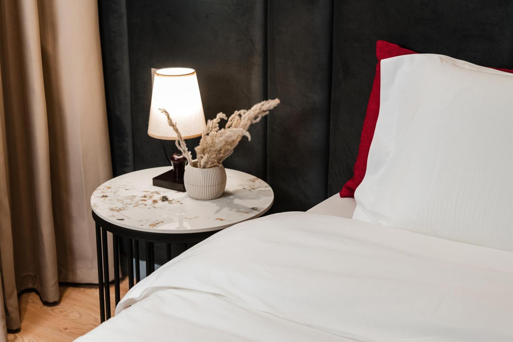 Troci Hotel Kamez Екстериор снимка