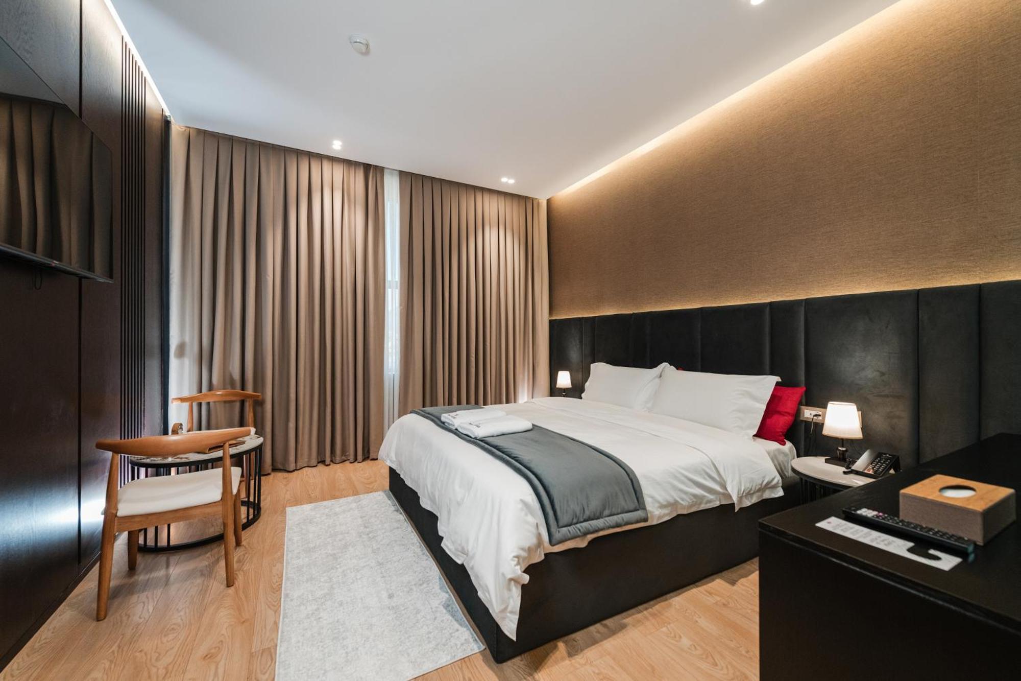 Troci Hotel Kamez Екстериор снимка