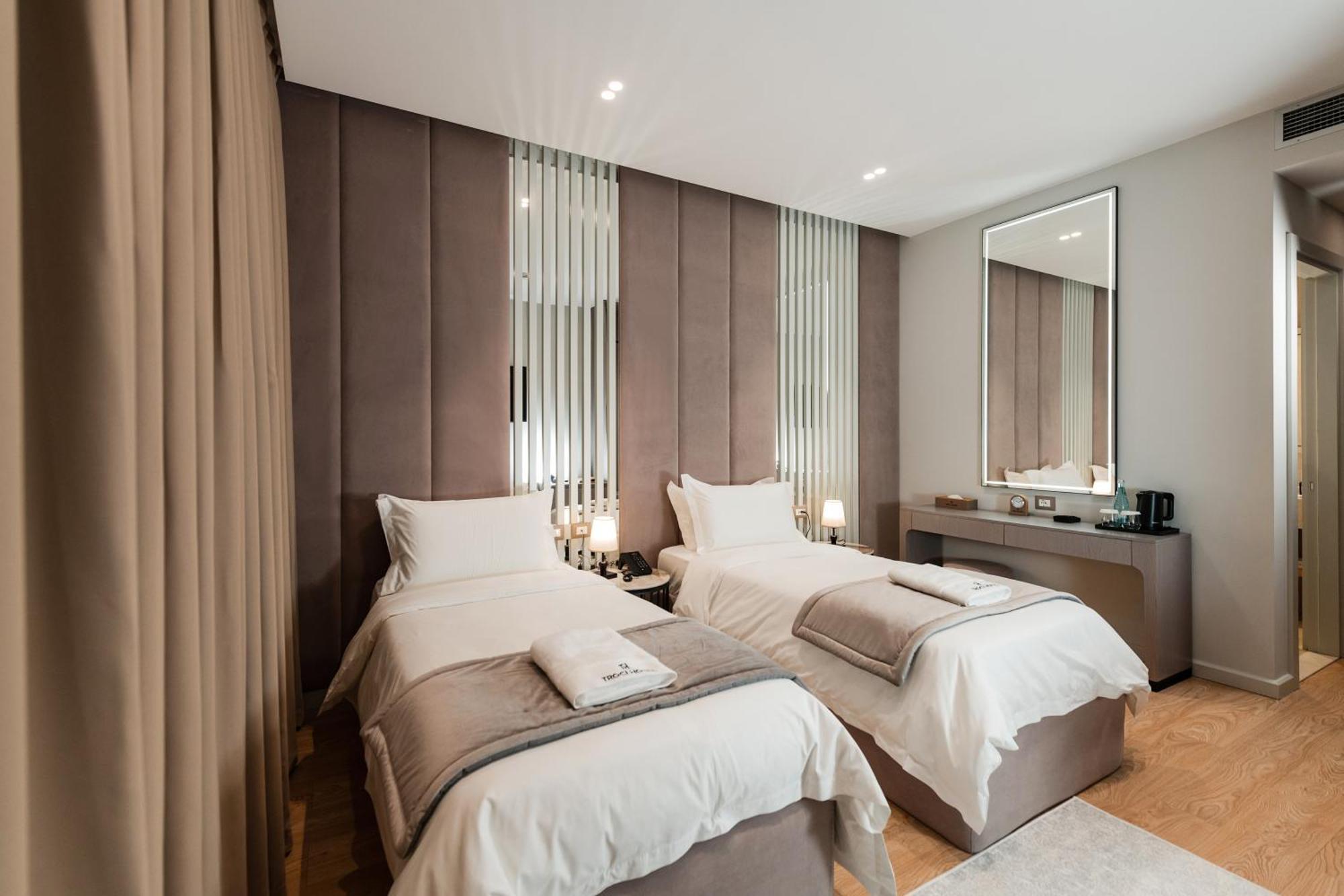 Troci Hotel Kamez Екстериор снимка