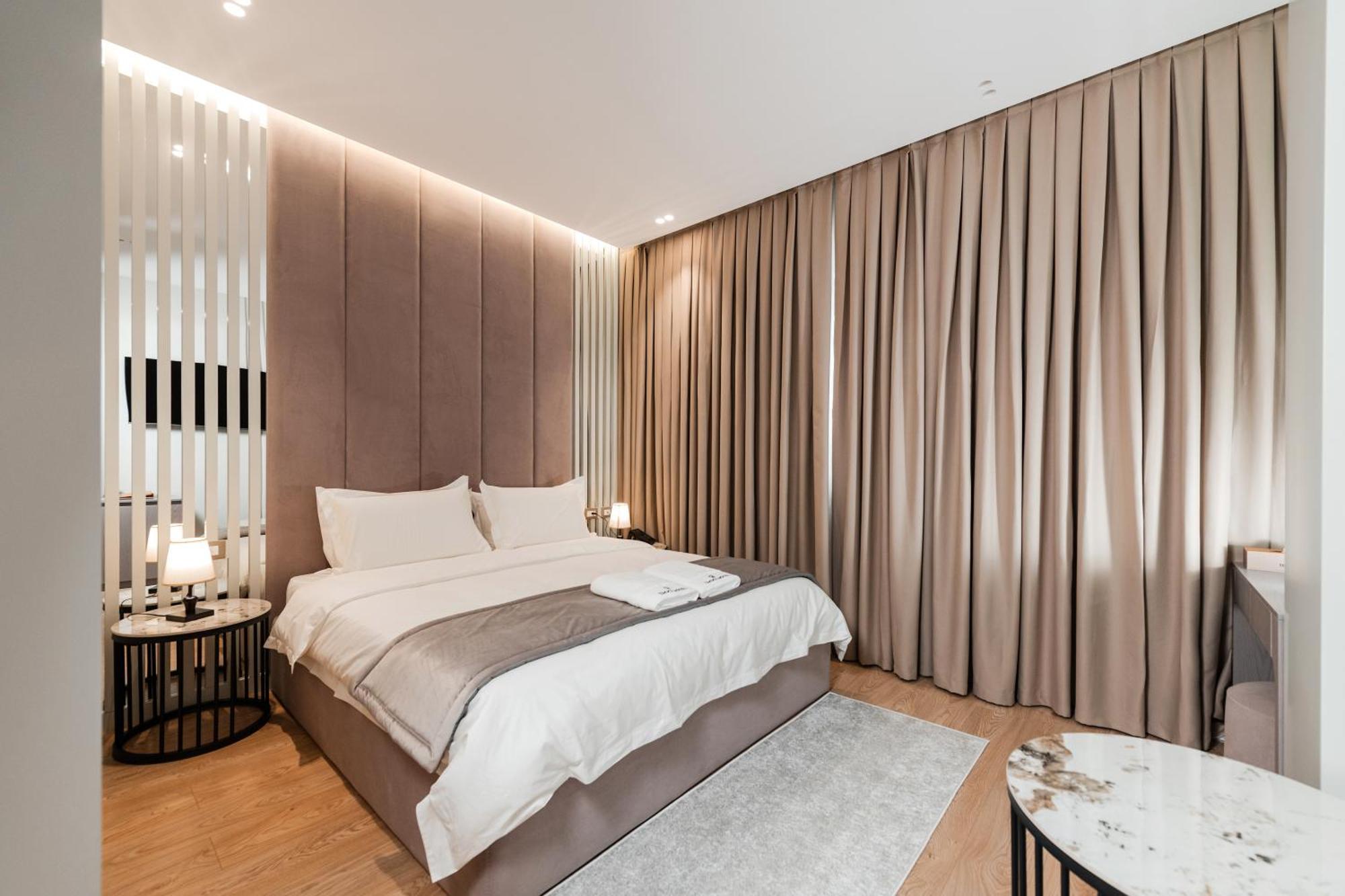Troci Hotel Kamez Екстериор снимка