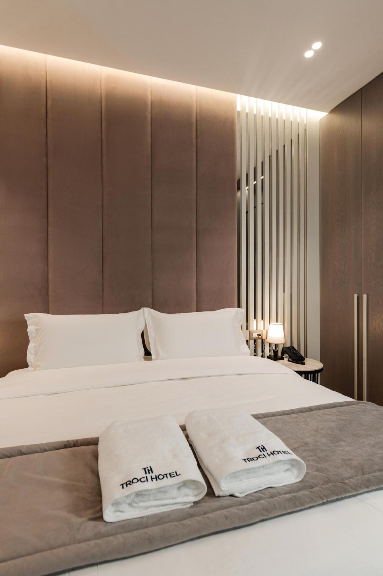 Troci Hotel Kamez Екстериор снимка