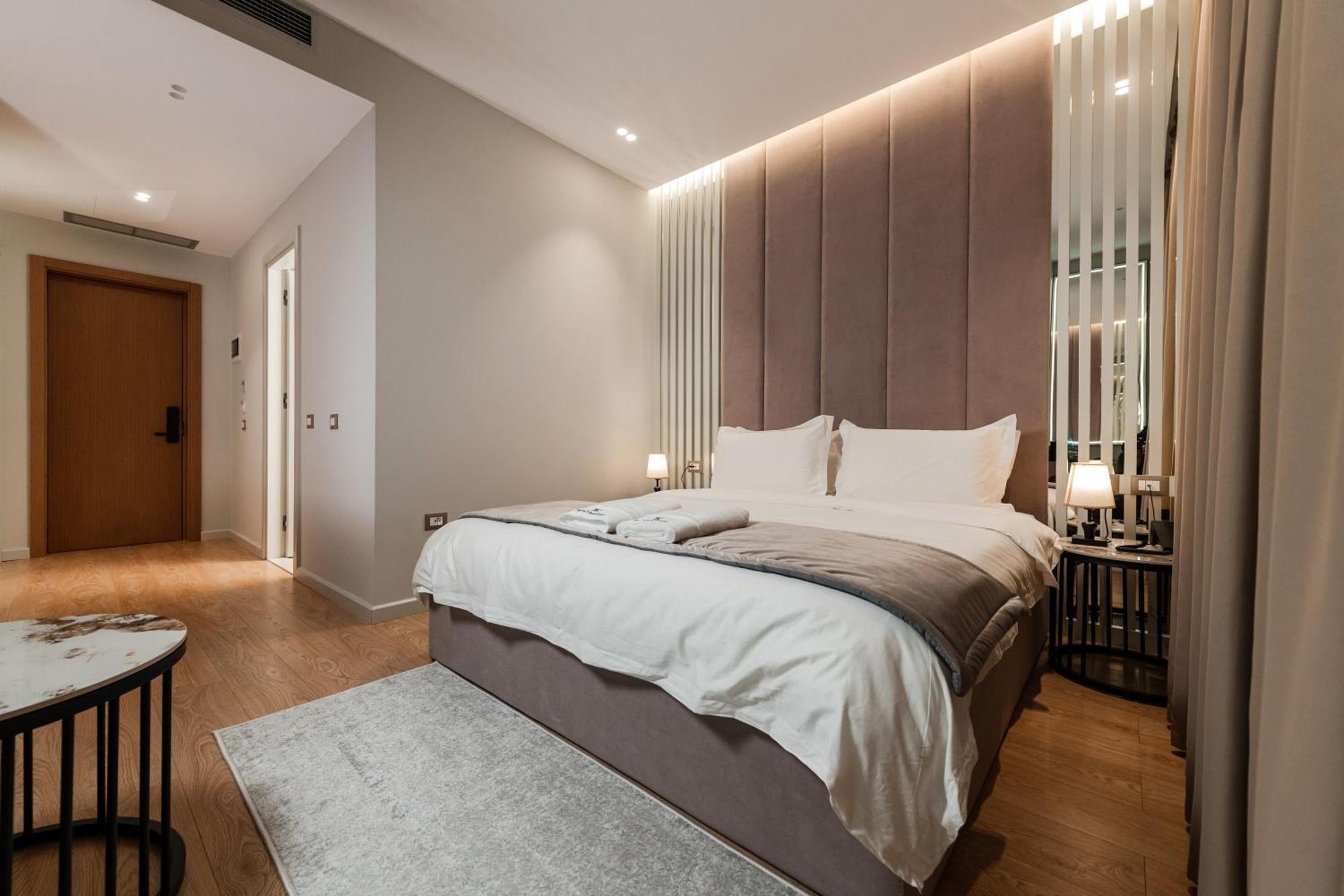 Troci Hotel Kamez Екстериор снимка