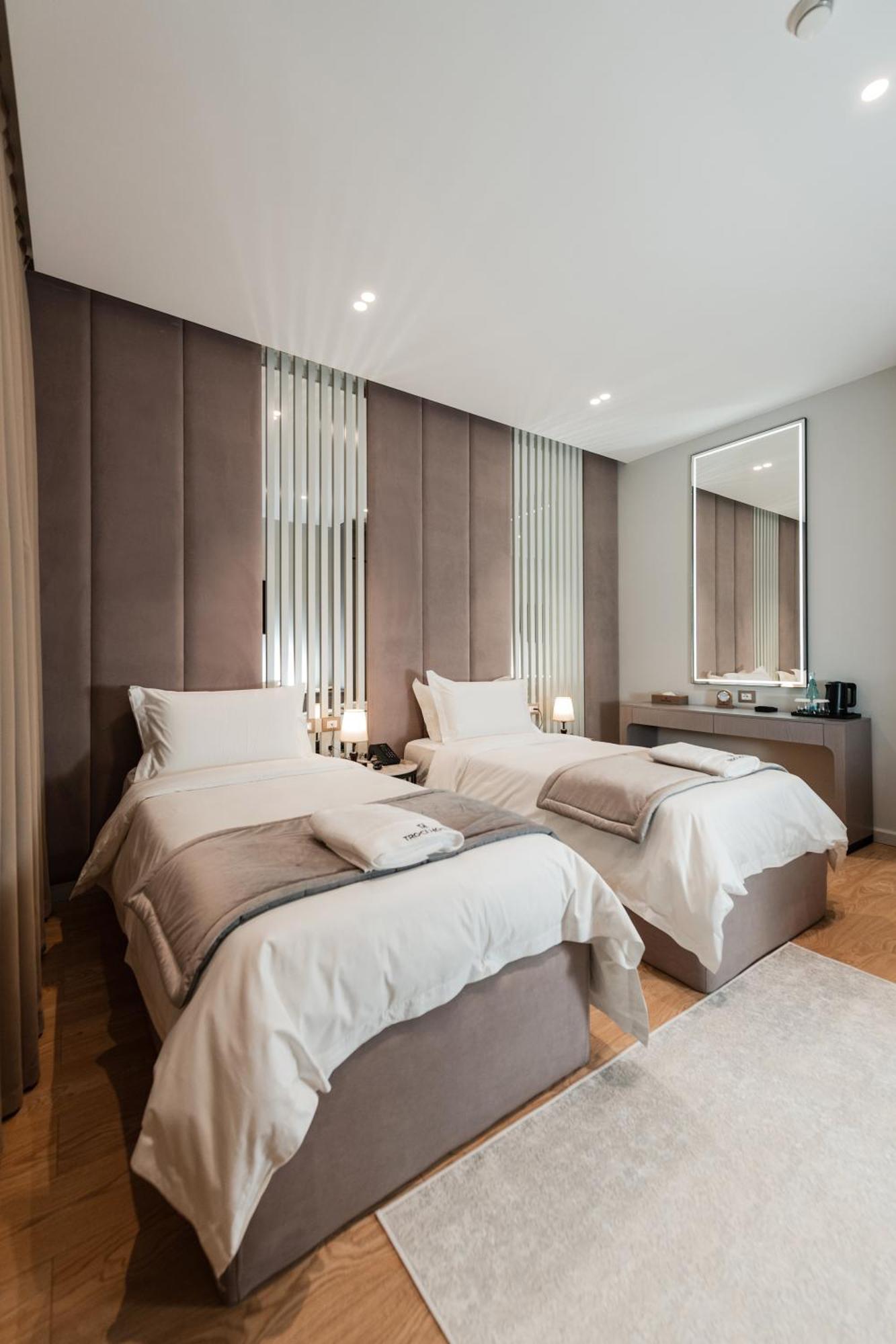 Troci Hotel Kamez Екстериор снимка