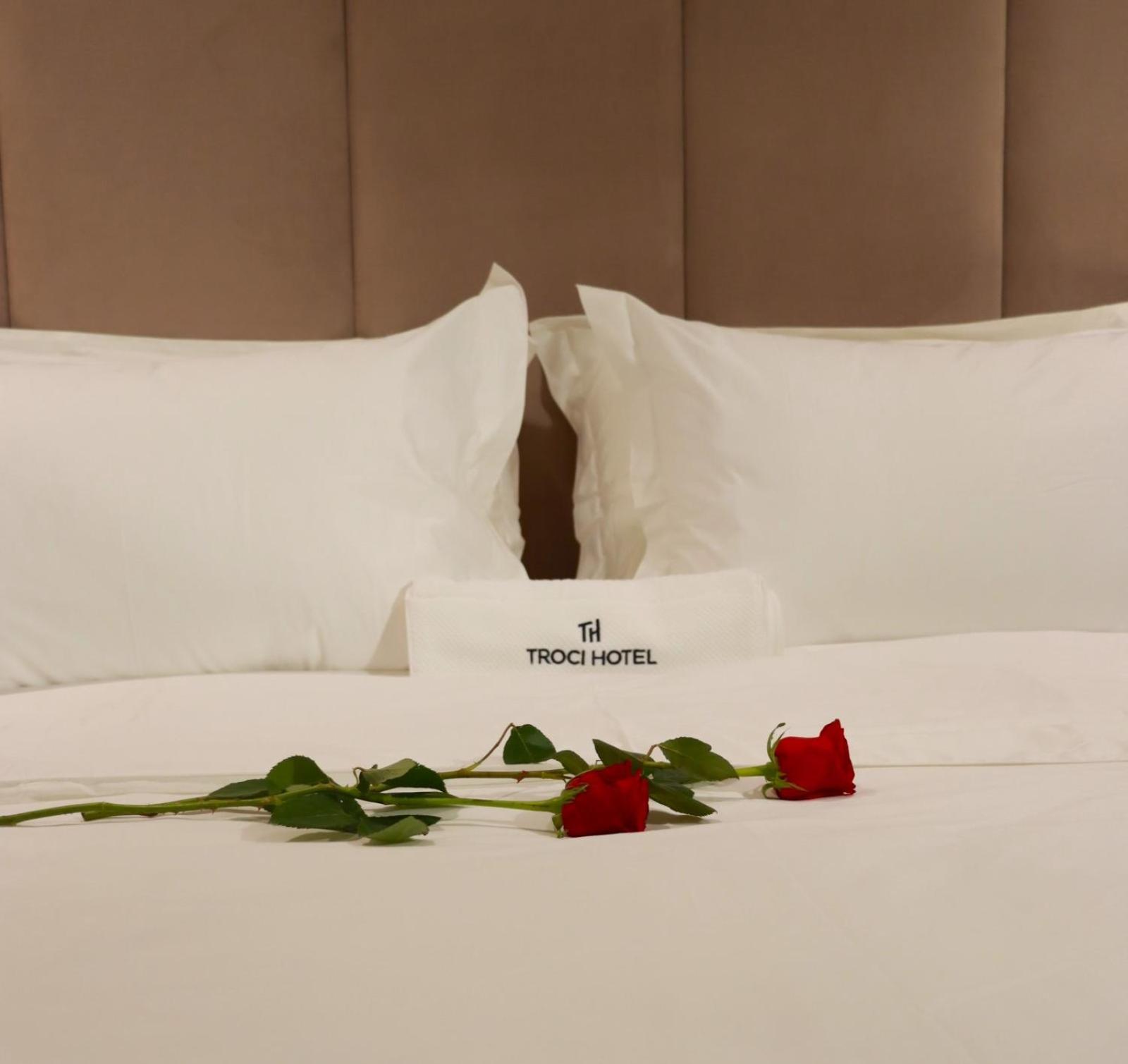 Troci Hotel Kamez Екстериор снимка