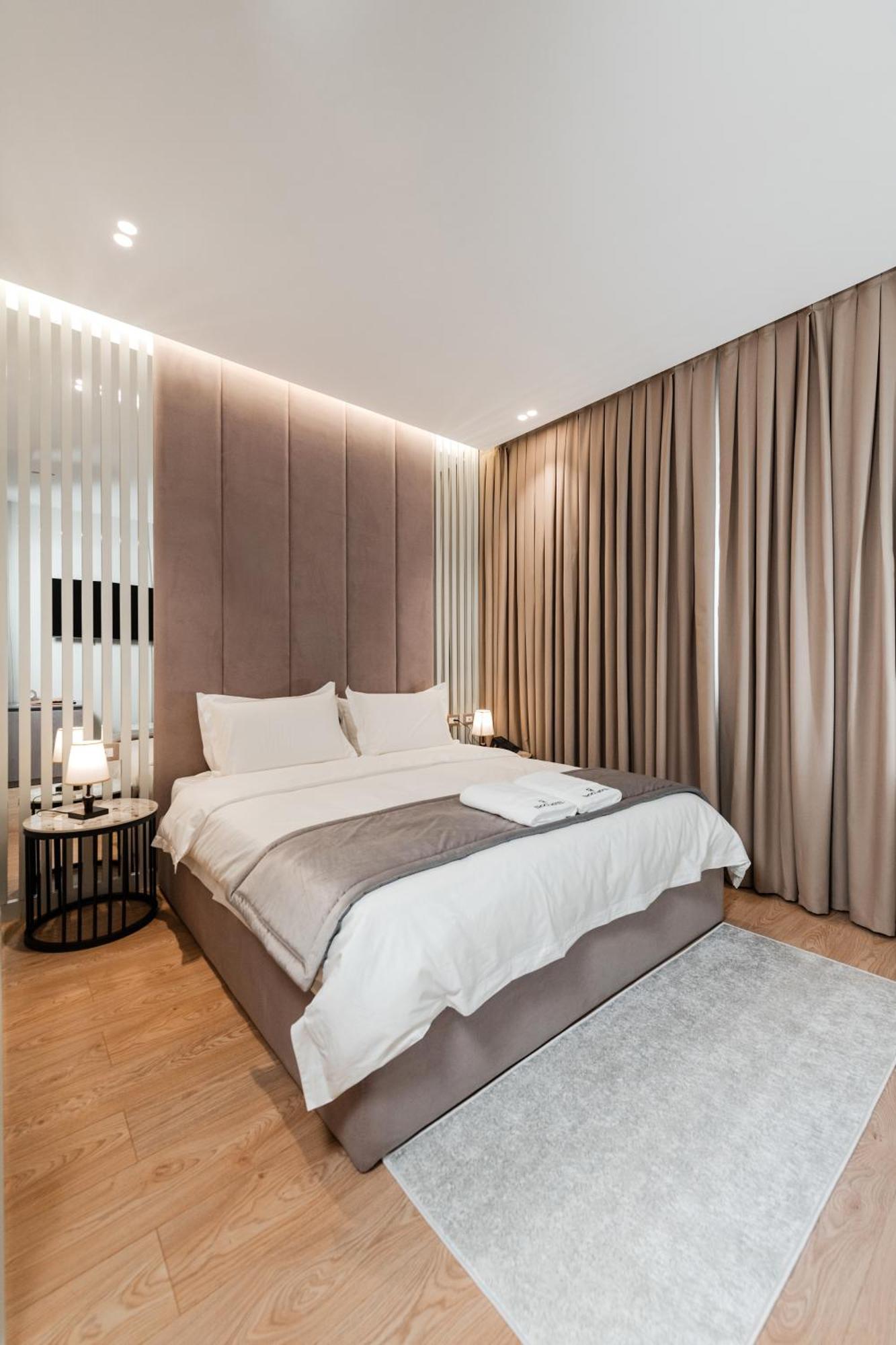 Troci Hotel Kamez Екстериор снимка