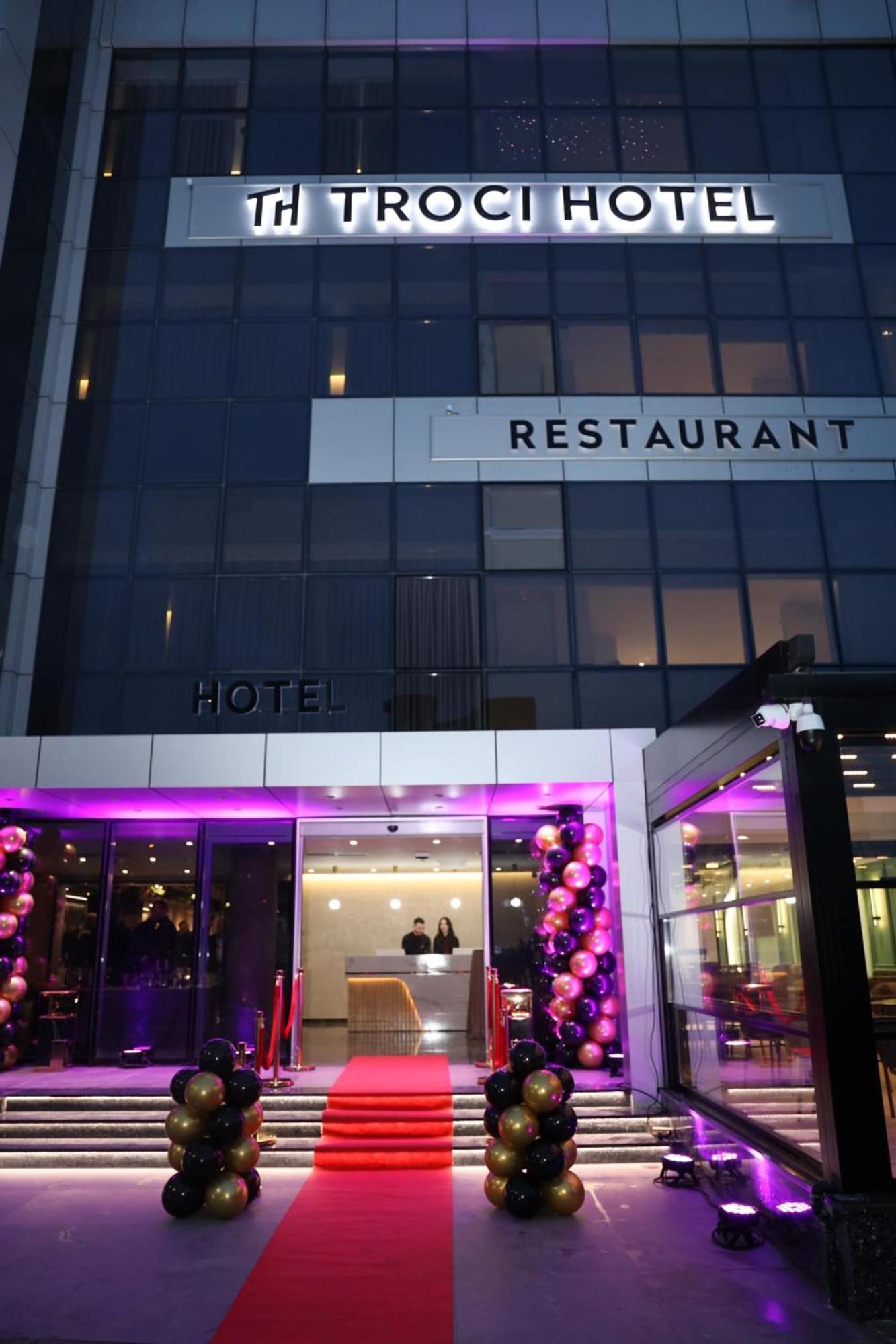 Troci Hotel Kamez Екстериор снимка